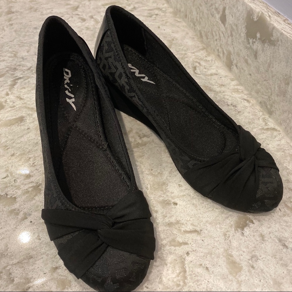 DKNY Black Wedge Heels Bow Detail Size 6